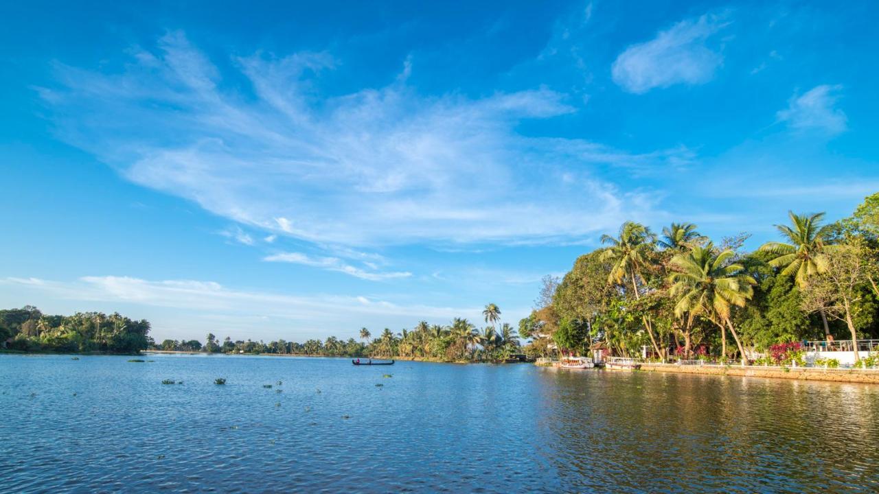 Warmth Lake Haven Alappuzha Buitenkant foto