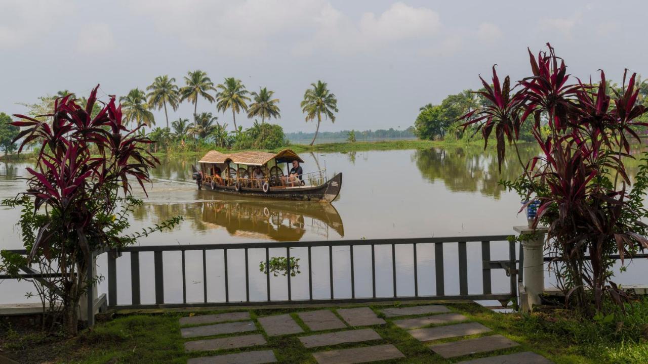 Warmth Lake Haven Alappuzha Buitenkant foto